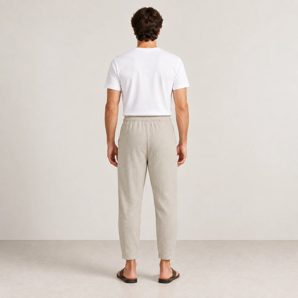 Jogger kaki, dos dans le studio IVAREE