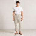 Jogger kaki, face dans le studio IVAREE