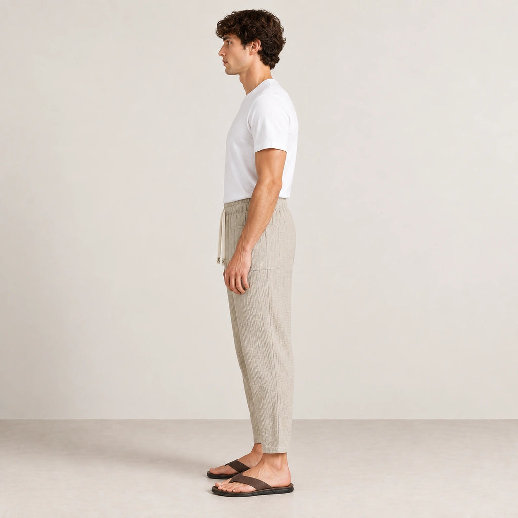 Jogger kaki, profil dans le studio IVAREE