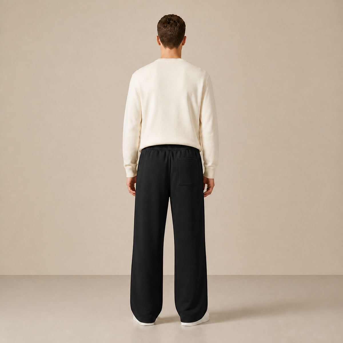 Pantalon à cordon Noir porté de dos