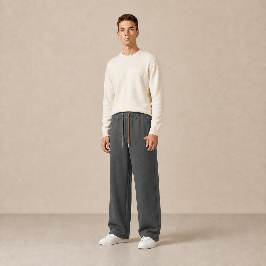 Pantalon à cordon Gris anthracite porté de trois-quarts