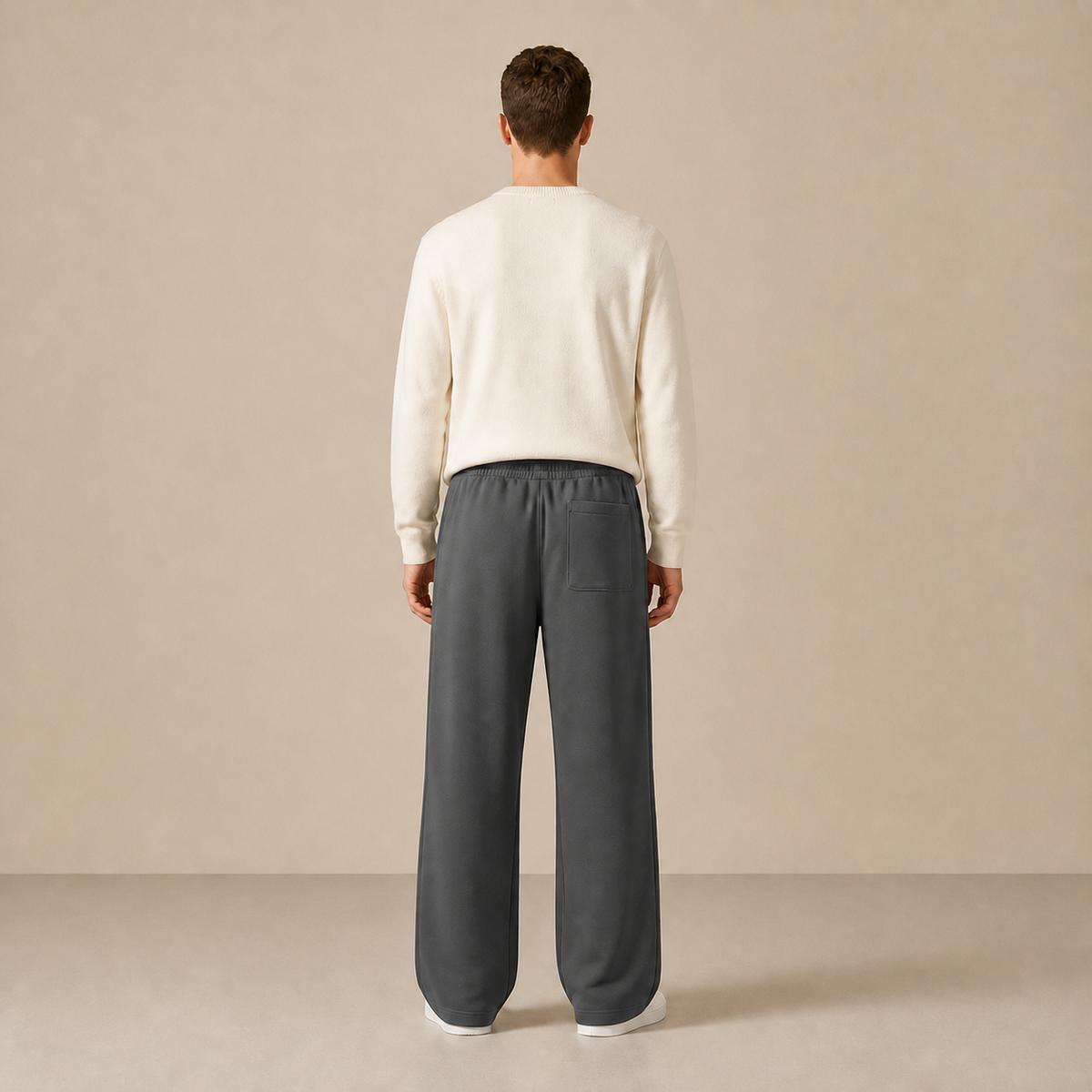 Pantalon à cordon Gris anthracite porté de dos