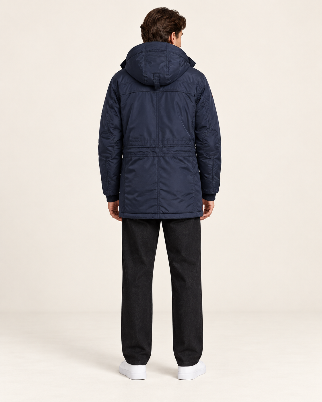 Veste matelassée à capuche amovible Bleu foncé, vue dos, dans le studio IVAREE.