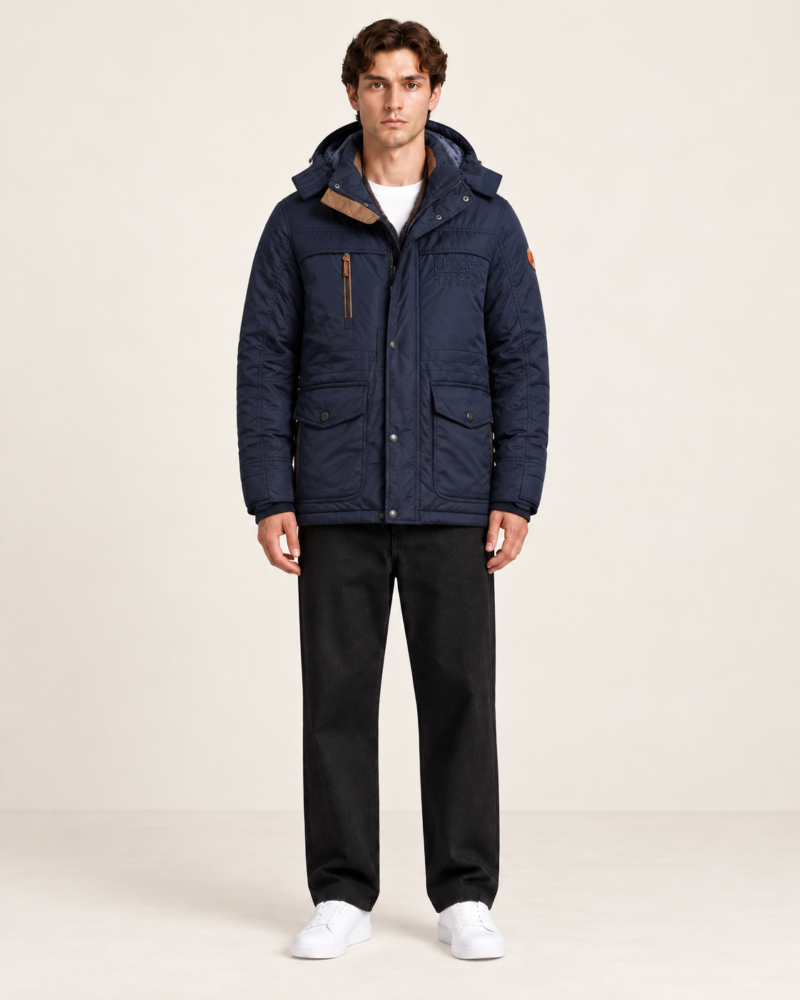 Veste matelassée à capuche amovible Bleu foncé, vue face, dans le studio IVAREE.