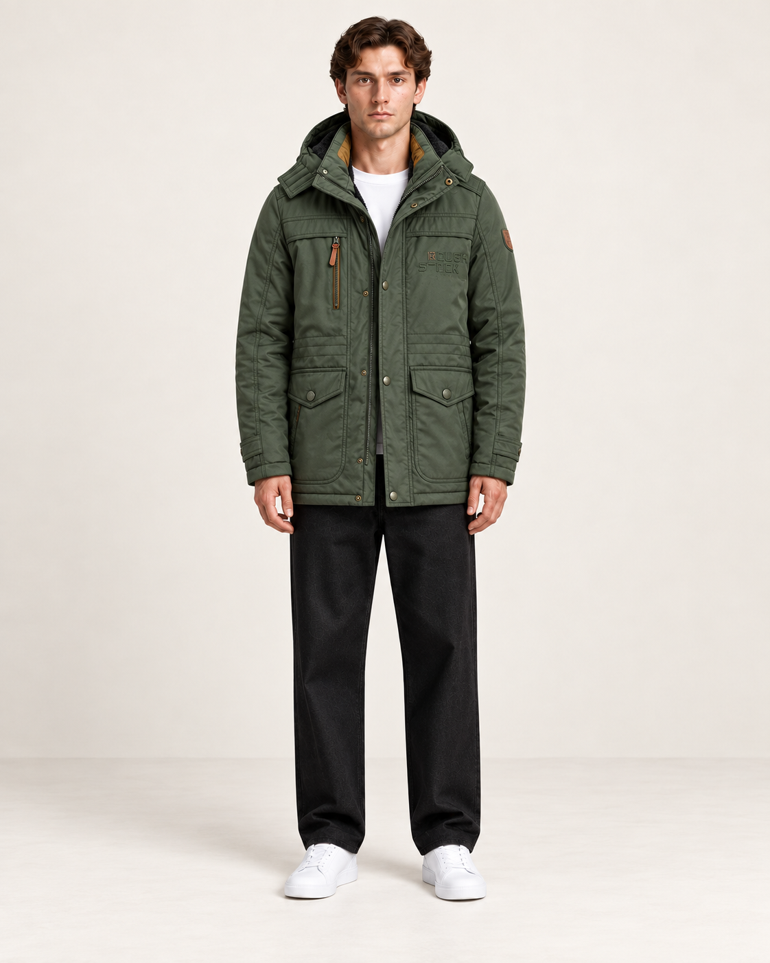 Veste matelassée à capuche amovible Vert foncé, vue face, dans le studio IVAREE.