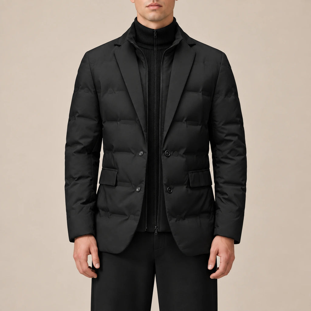 Détail de la parka doublée noire matelassée, revers, fermeture zippée et poches visibles.