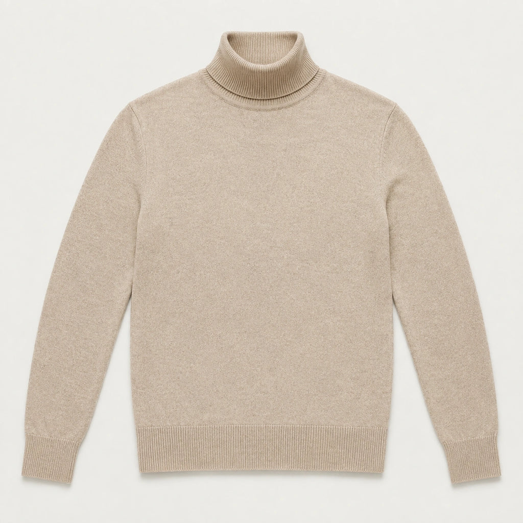 Pull col roulé beige en maille fine, packshot de face.