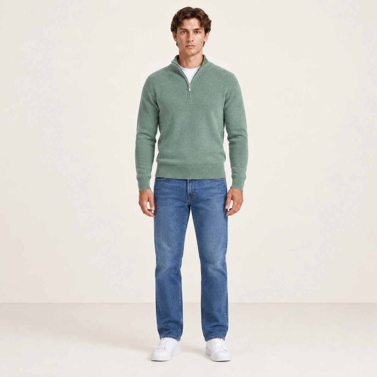 Pull mérinos à demi-zip IVAREE Vert – vue face studio
