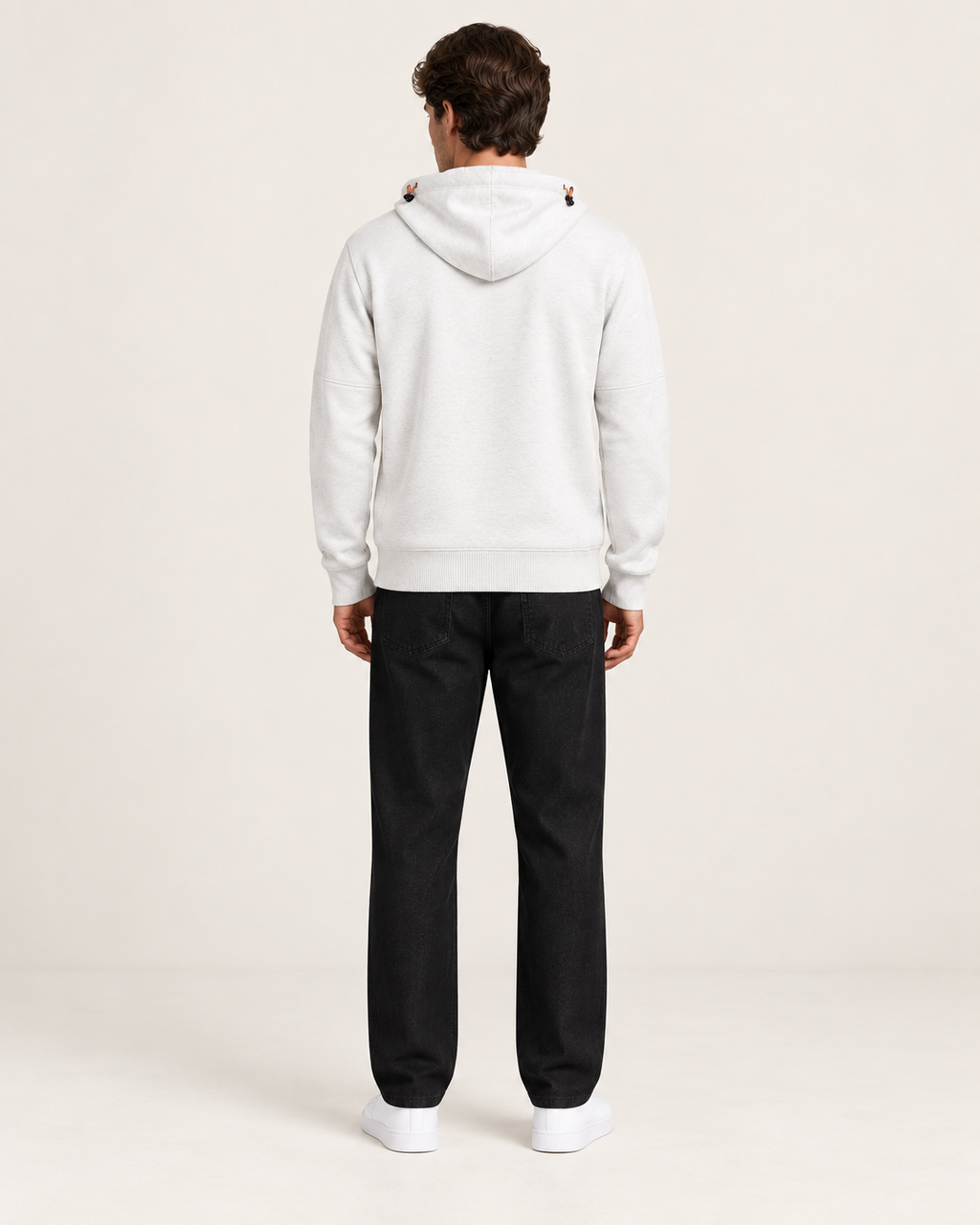 Sweat à capuche zippé Blanc, vue dos, dans le studio IVAREE.