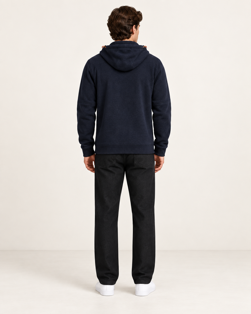 Sweat à capuche doublé polaire Bleu foncé, vue dos, dans le studio IVAREE.