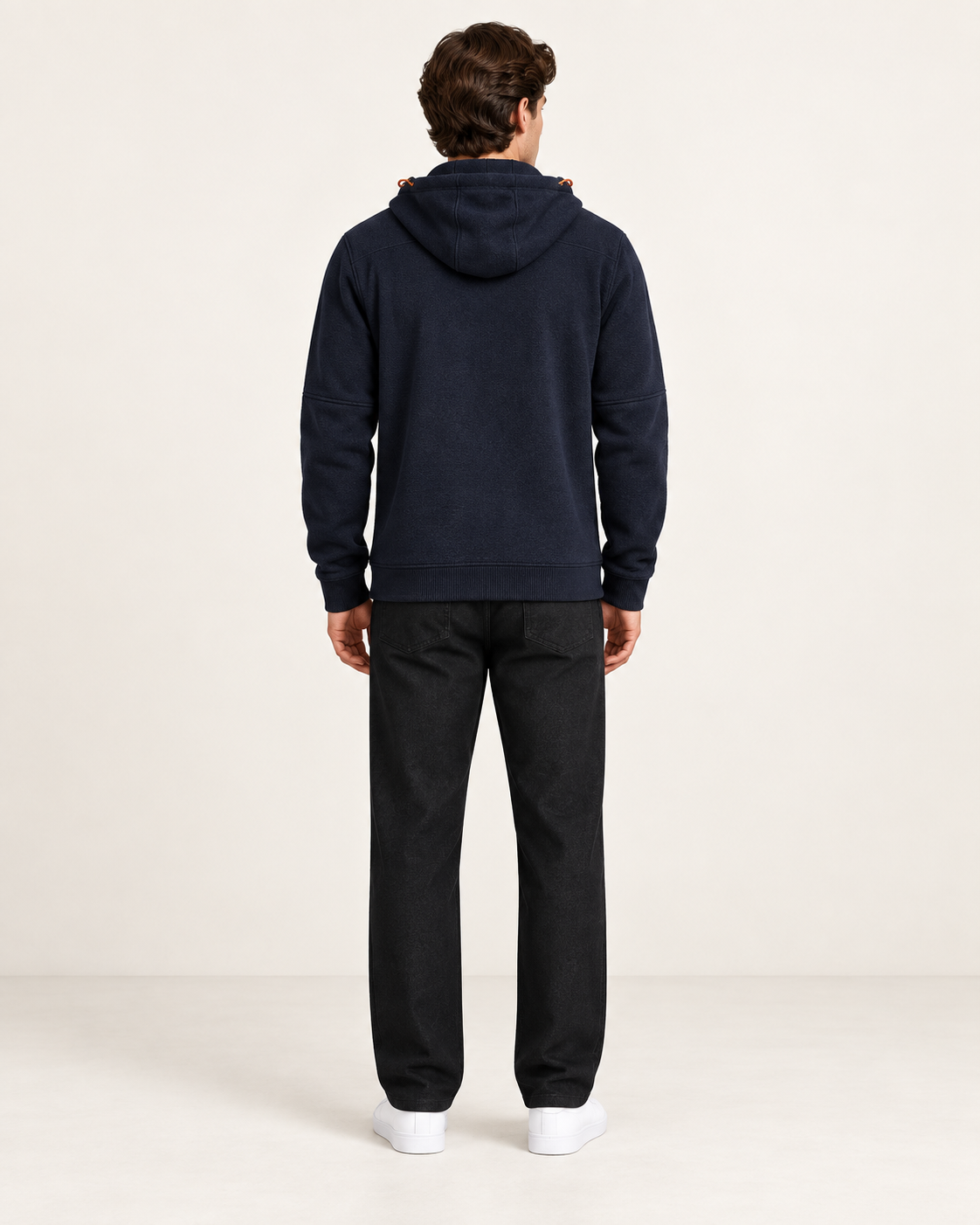 Sweat à capuche doublé polaire Bleu foncé, vue dos, dans le studio IVAREE.