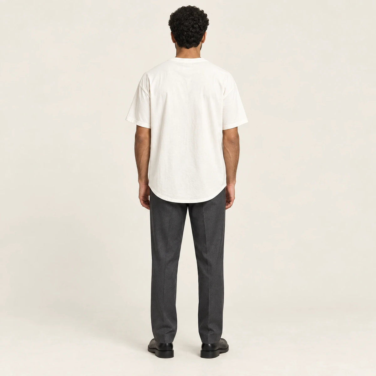 T-shirt col rond casual Blanc/Noir, vue de dos, studio IVAREE