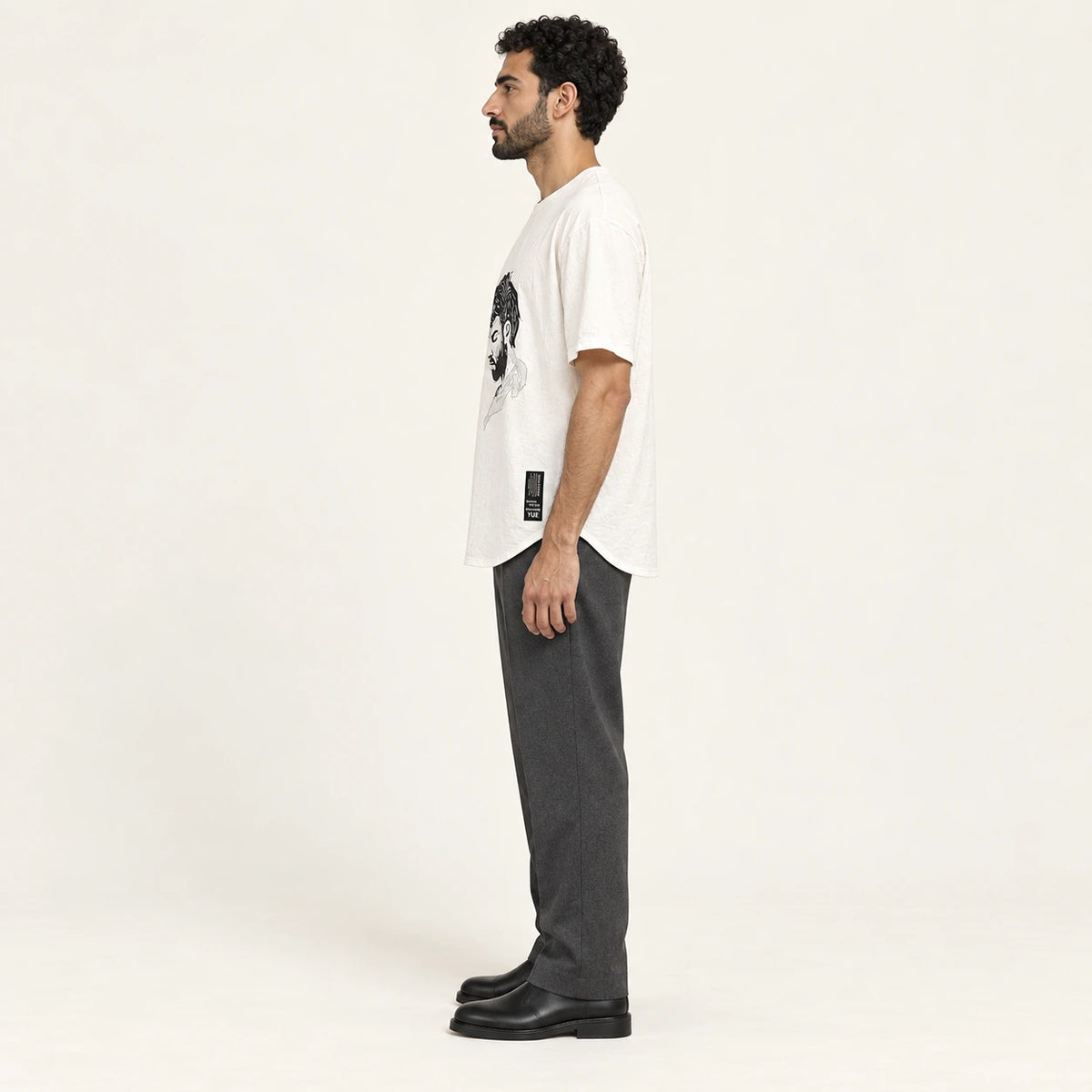T-shirt col rond casual Blanc/Noir, vue de profil, studio IVAREE