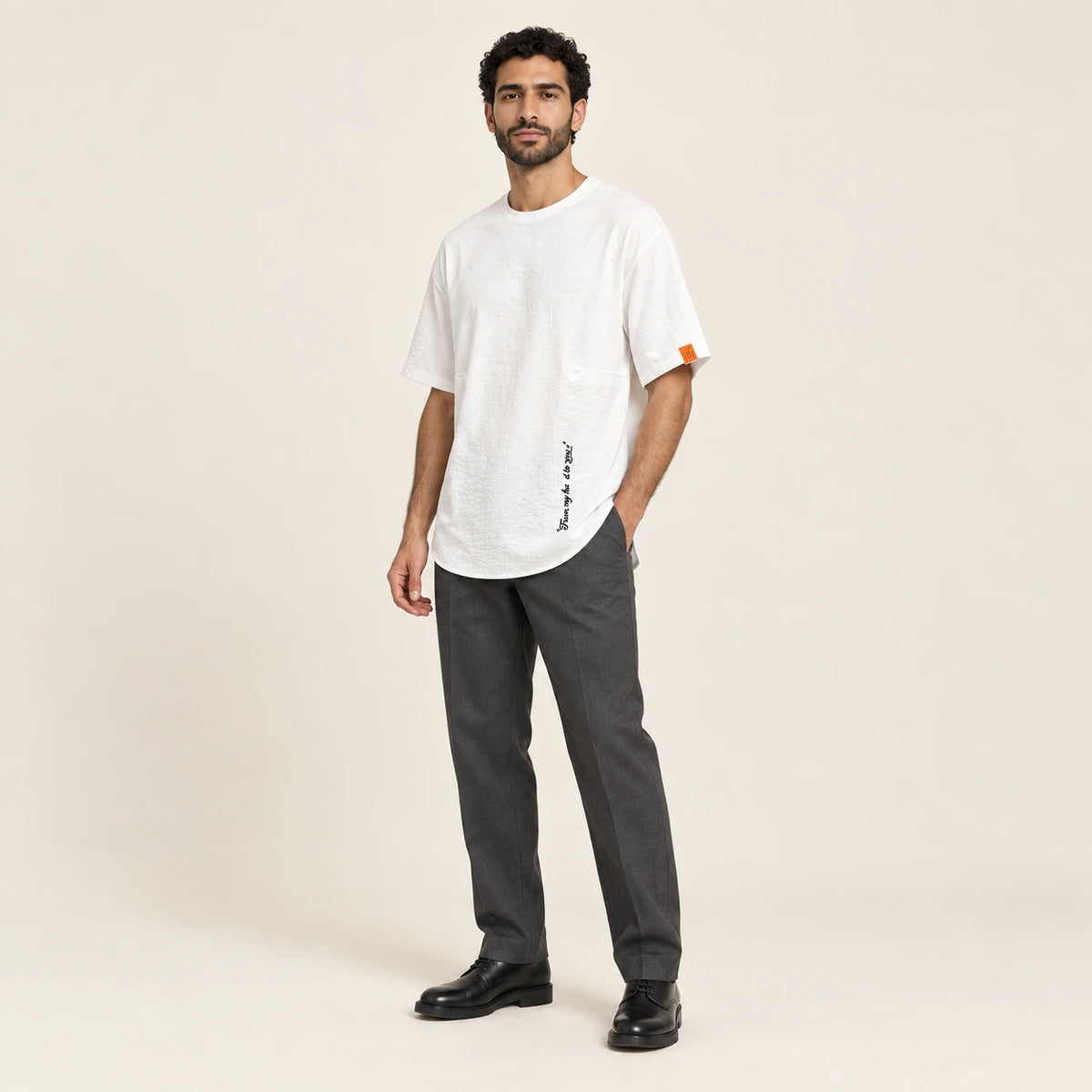 T-shirt col rond casual Blanc, vue trois-quarts, studio IVAREE