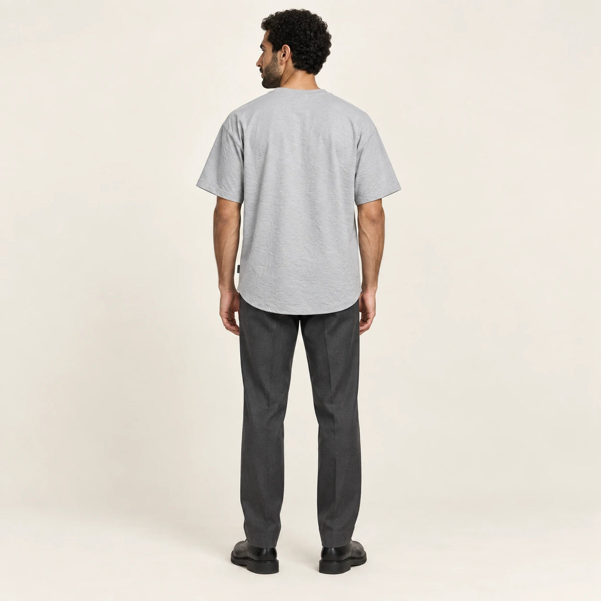 T-shirt col rond casual Gris, vue de dos, studio IVAREE