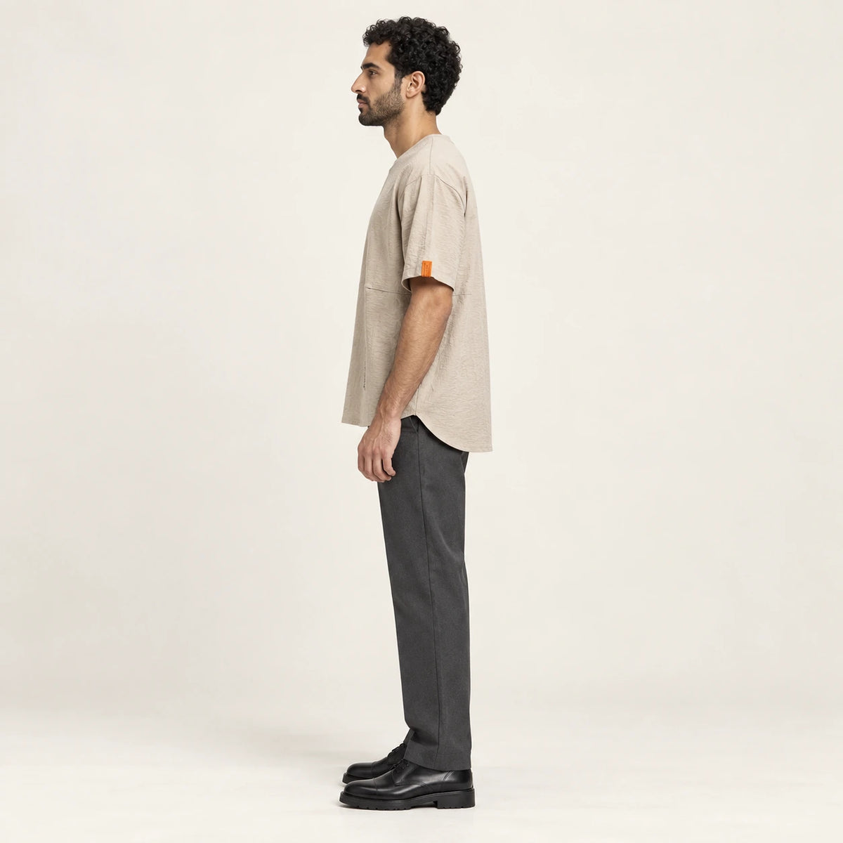 T-shirt col rond casual Kaki, vue de profil, studio IVAREE