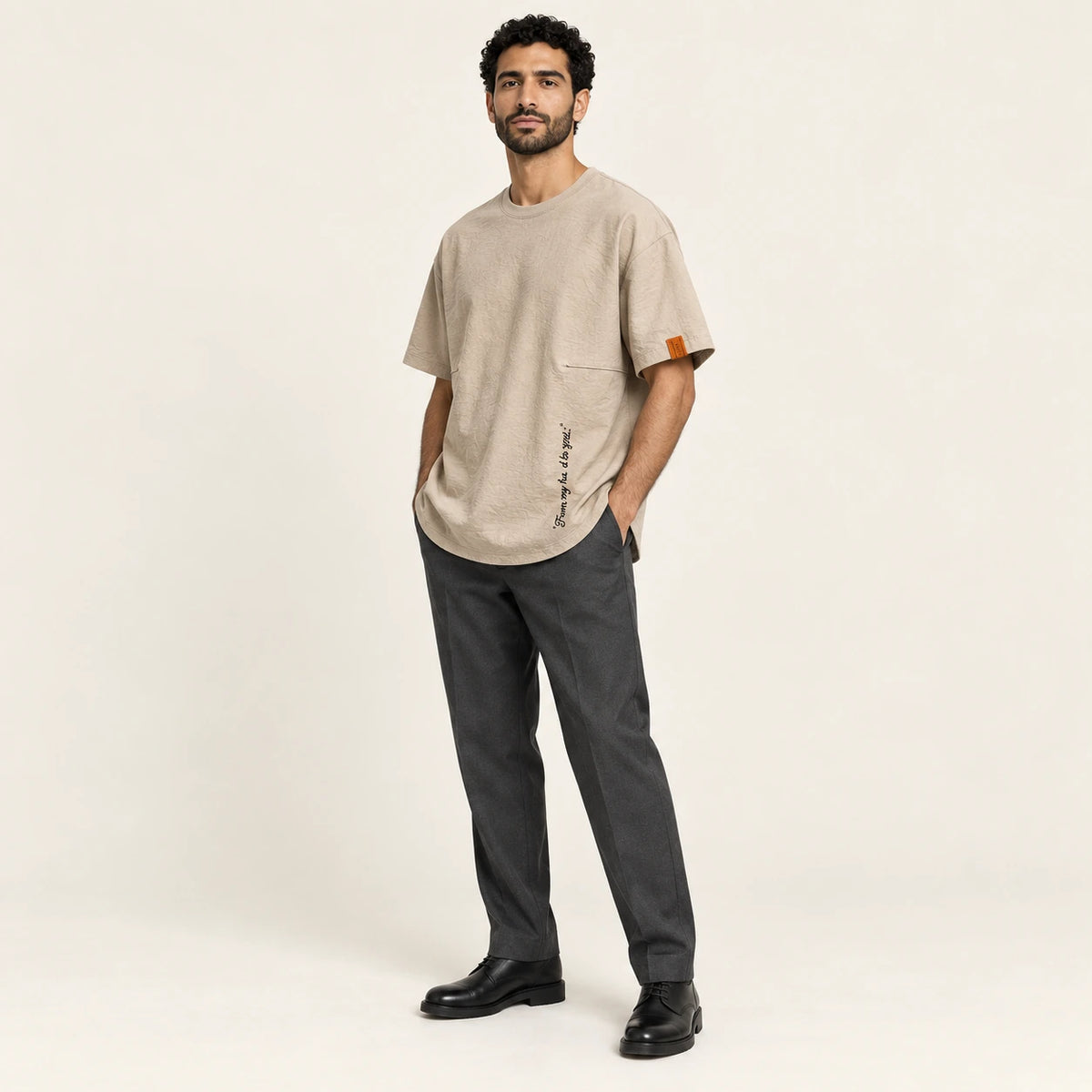 T-shirt col rond casual Kaki, vue trois-quarts, studio IVAREE