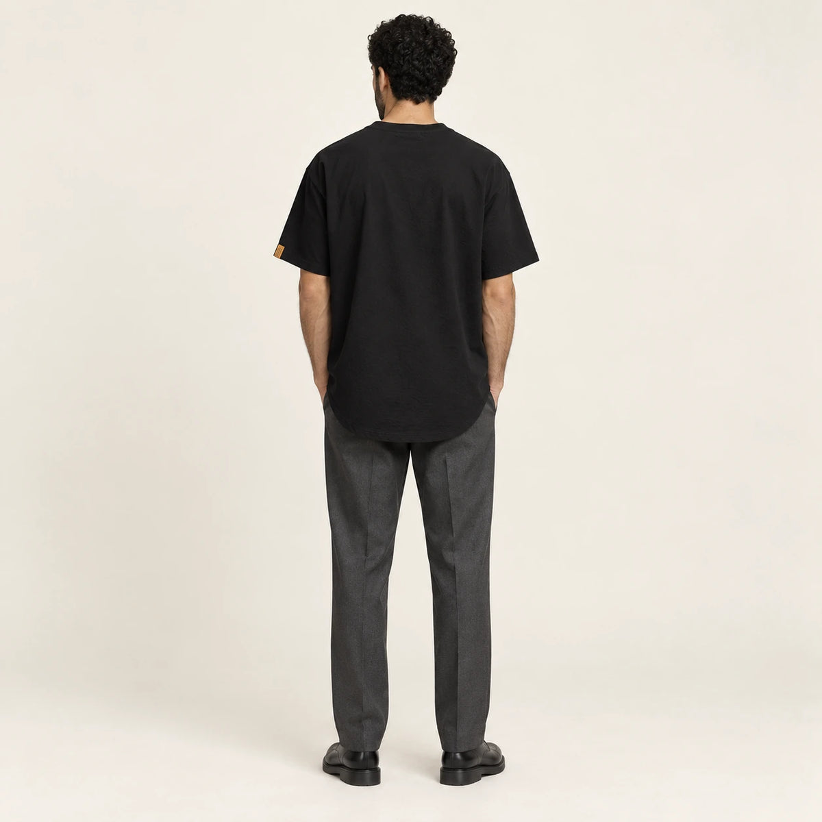 T-shirt col rond casual Noir, vue de dos, studio IVAREE