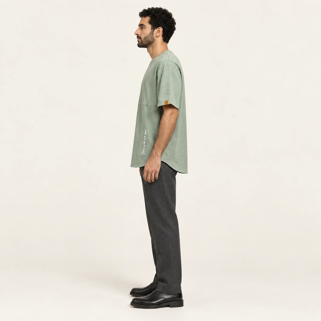 T-shirt col rond casual Vert militaire, vue de profil, studio IVAREE