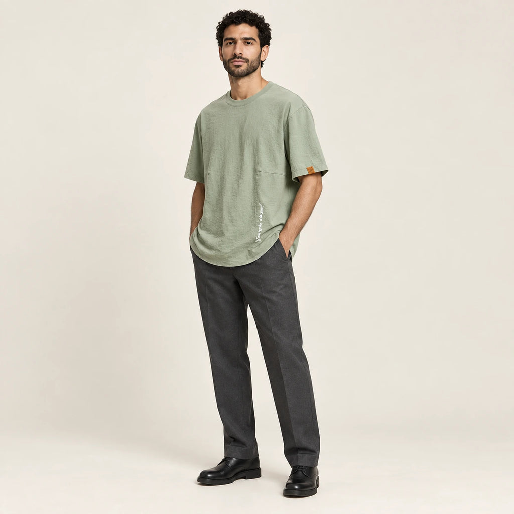 T-shirt col rond casual Vert militaire, vue trois-quarts, studio IVAREE