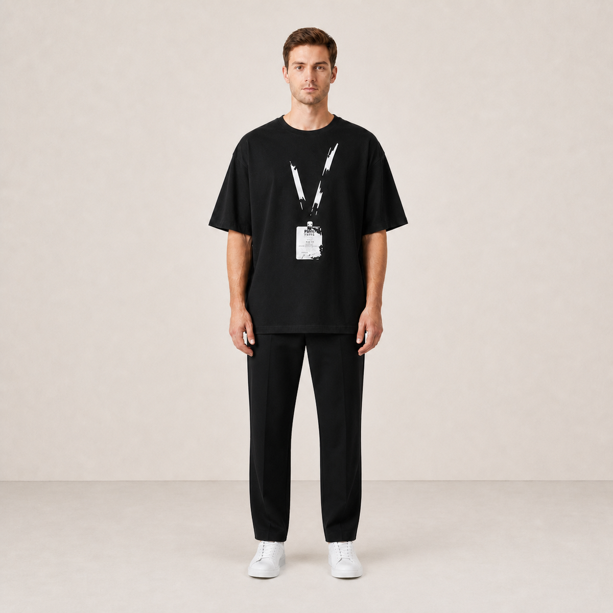 T-shirt noir graphique IVAREE — Porté de face