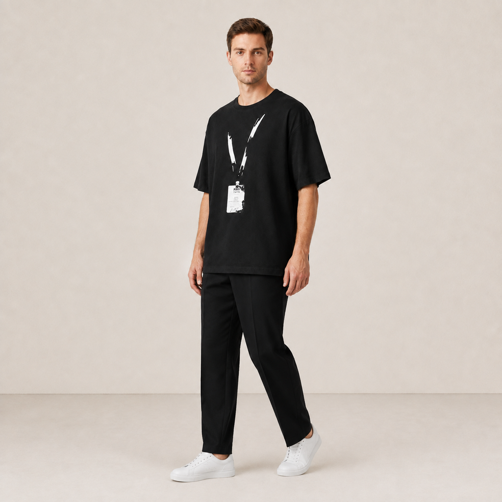 T-shirt noir graphique IVAREE — Porté en mouvement