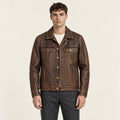 Veste en cuir marron, face dans le studio IVAREE