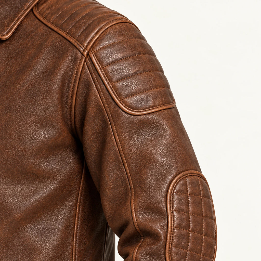 Veste en cuir Marron, vue detail dans le studio IVAREE