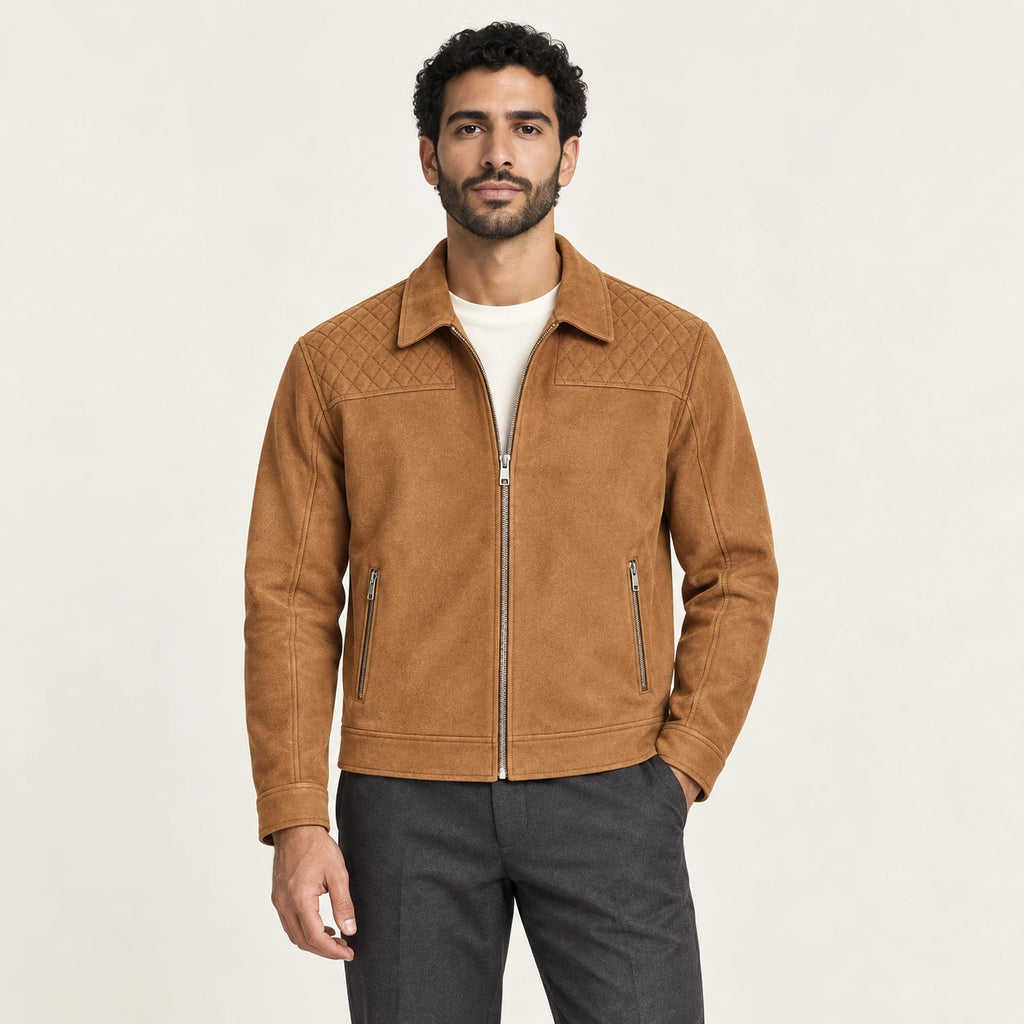 Veste en cuir café, face dans le studio IVAREE