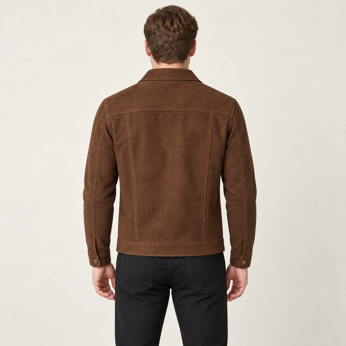 Veste en cuir marron, dos dans le studio IVAREE