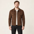 Veste en cuir marron, face dans le studio IVAREE
