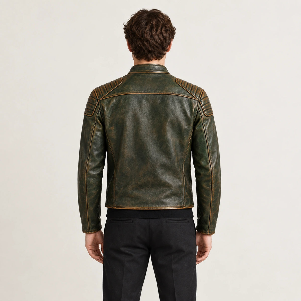 Veste en cuir vert, dos dans le studio IVAREE