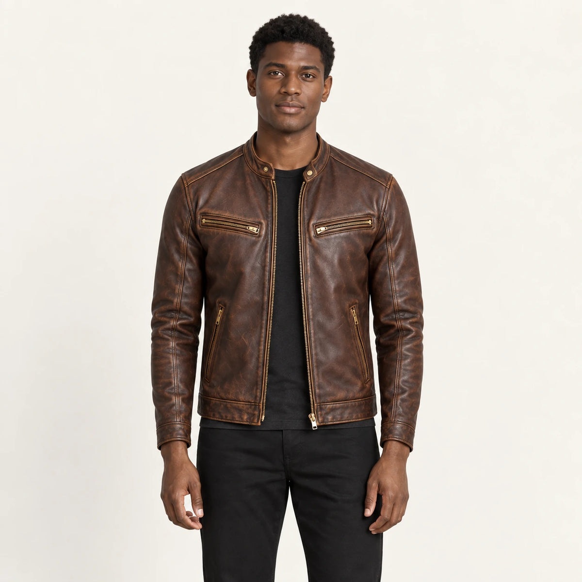 Veste en cuir Marron, vue face dans le studio IVAREE