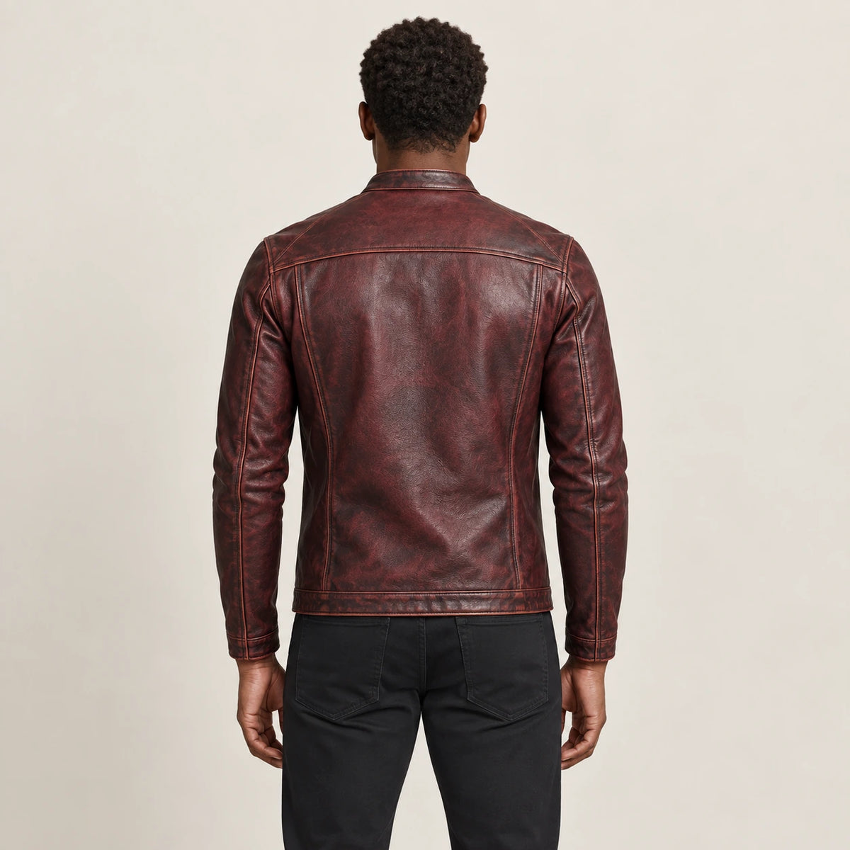 Veste en cuir Rouge, vue dos dans le studio IVAREE