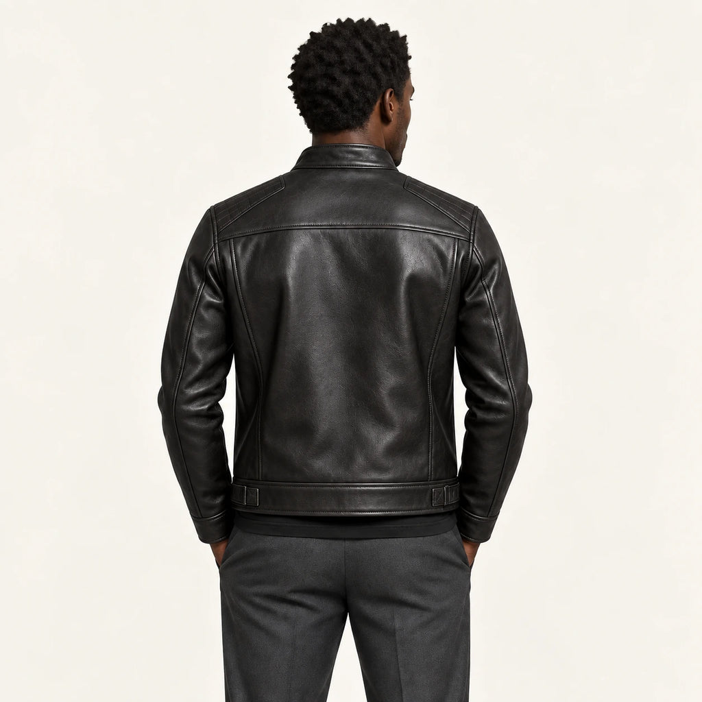 Veste en cuir noir, vue de dos dans le studio IVAREE