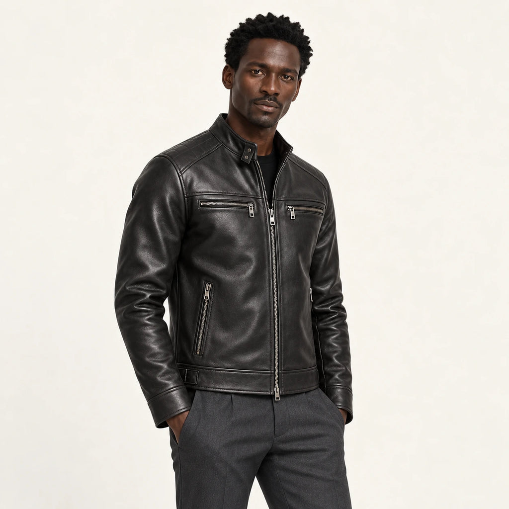 Veste en cuir noir, vue trois-quarts dans le studio IVAREE