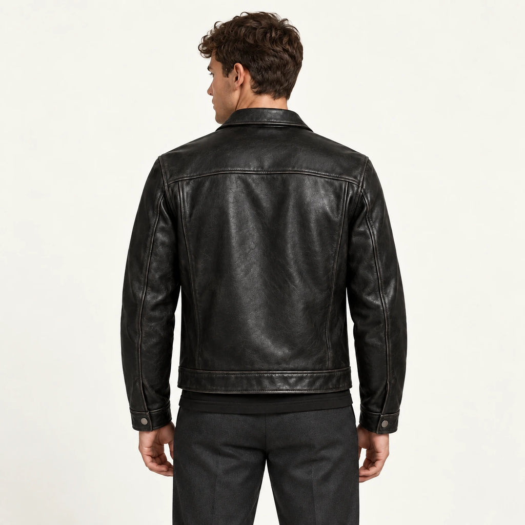 Veste en cuir noir, vue de dos dans le studio IVAREE