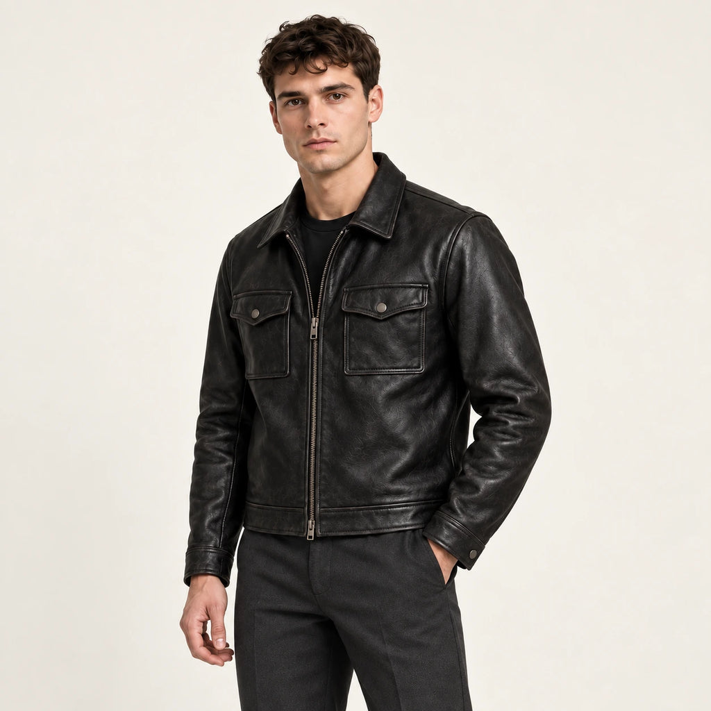 Veste en cuir noir, vue trois-quarts dans le studio IVAREE