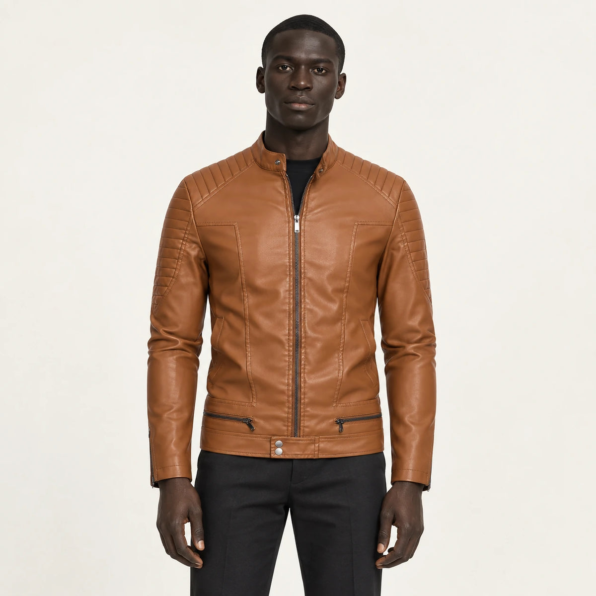 Veste en cuir Marron foncé, vue face dans le studio IVAREE
