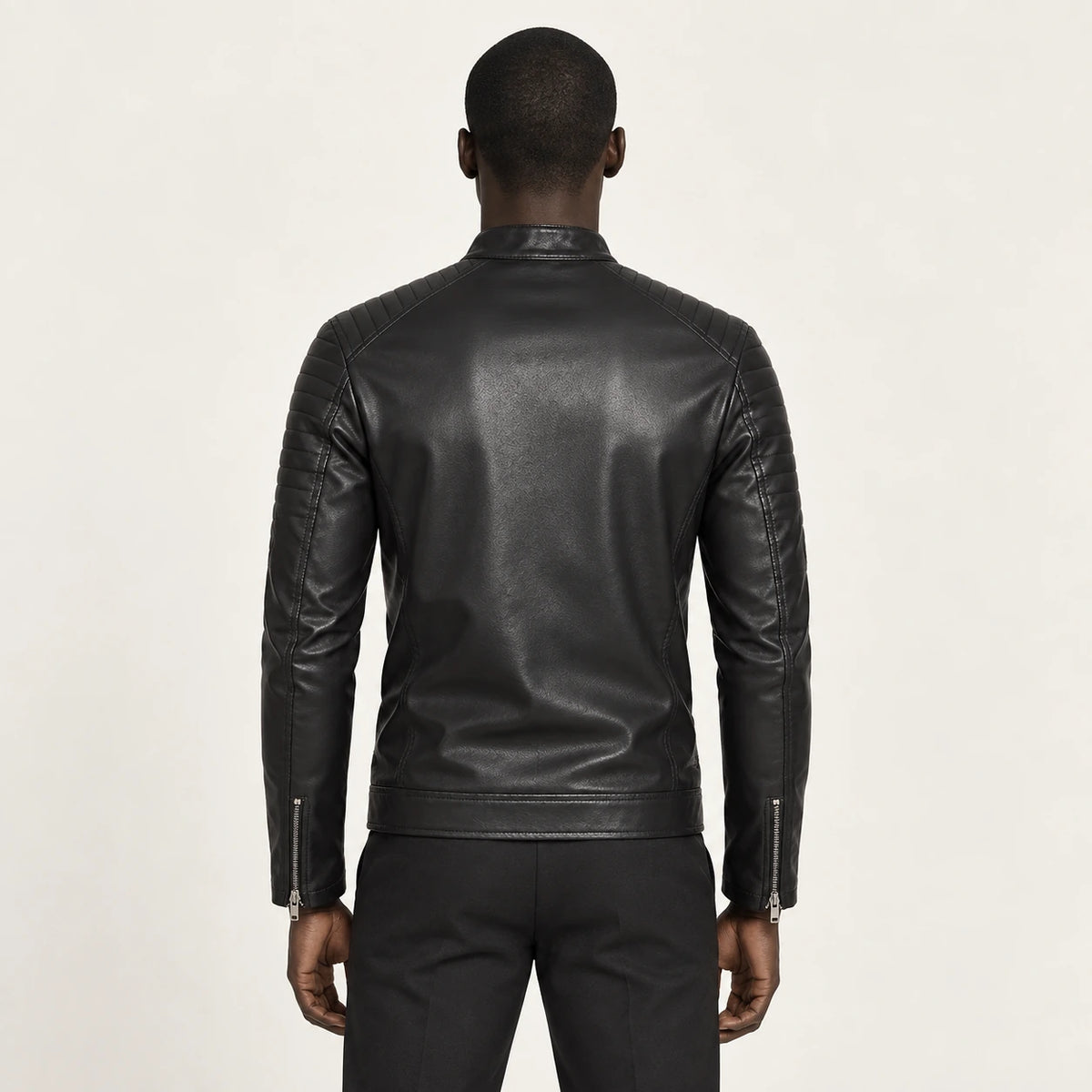 Veste en cuir Noir, vue dos dans le studio IVAREE