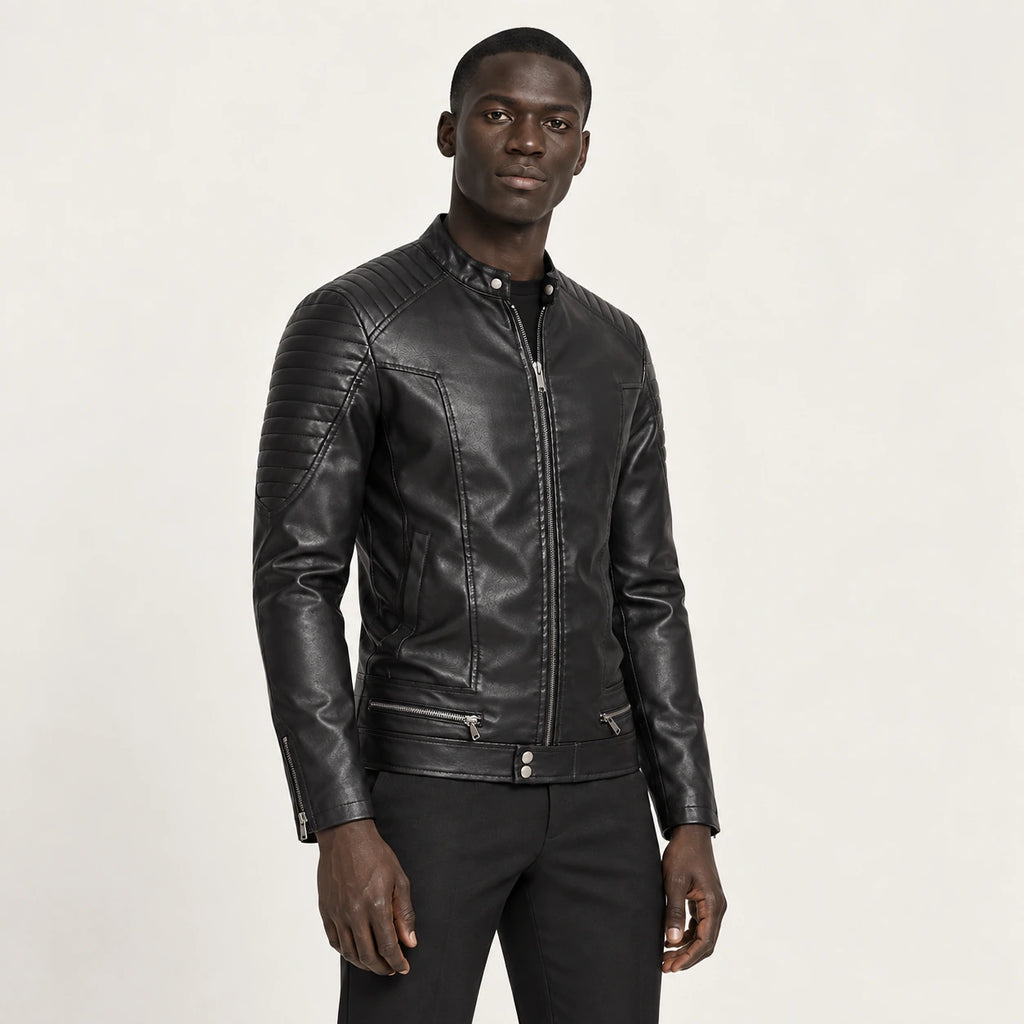 Veste en cuir Noir, vue trois-quarts dans le studio IVAREE
