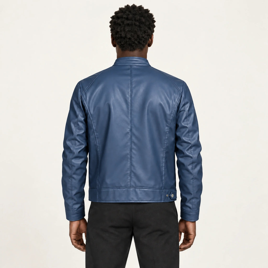 Veste en cuir bleu, dos dans le studio IVAREE