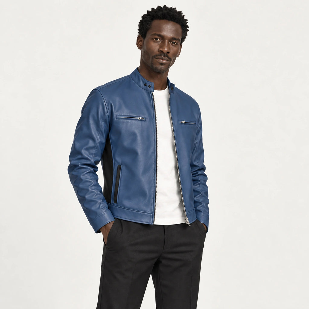 Veste en cuir bleu, trois-quarts dans le studio IVAREE