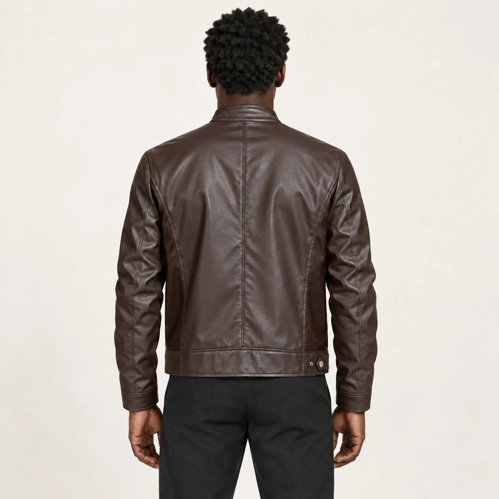 Veste en cuir marron foncé, dos dans le studio IVAREE