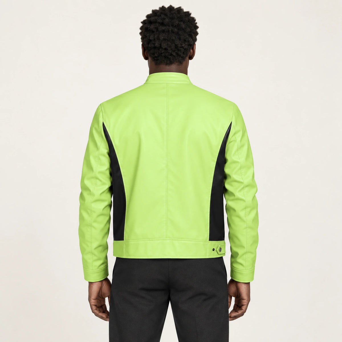 Veste en cuir vert, dos dans le studio IVAREE