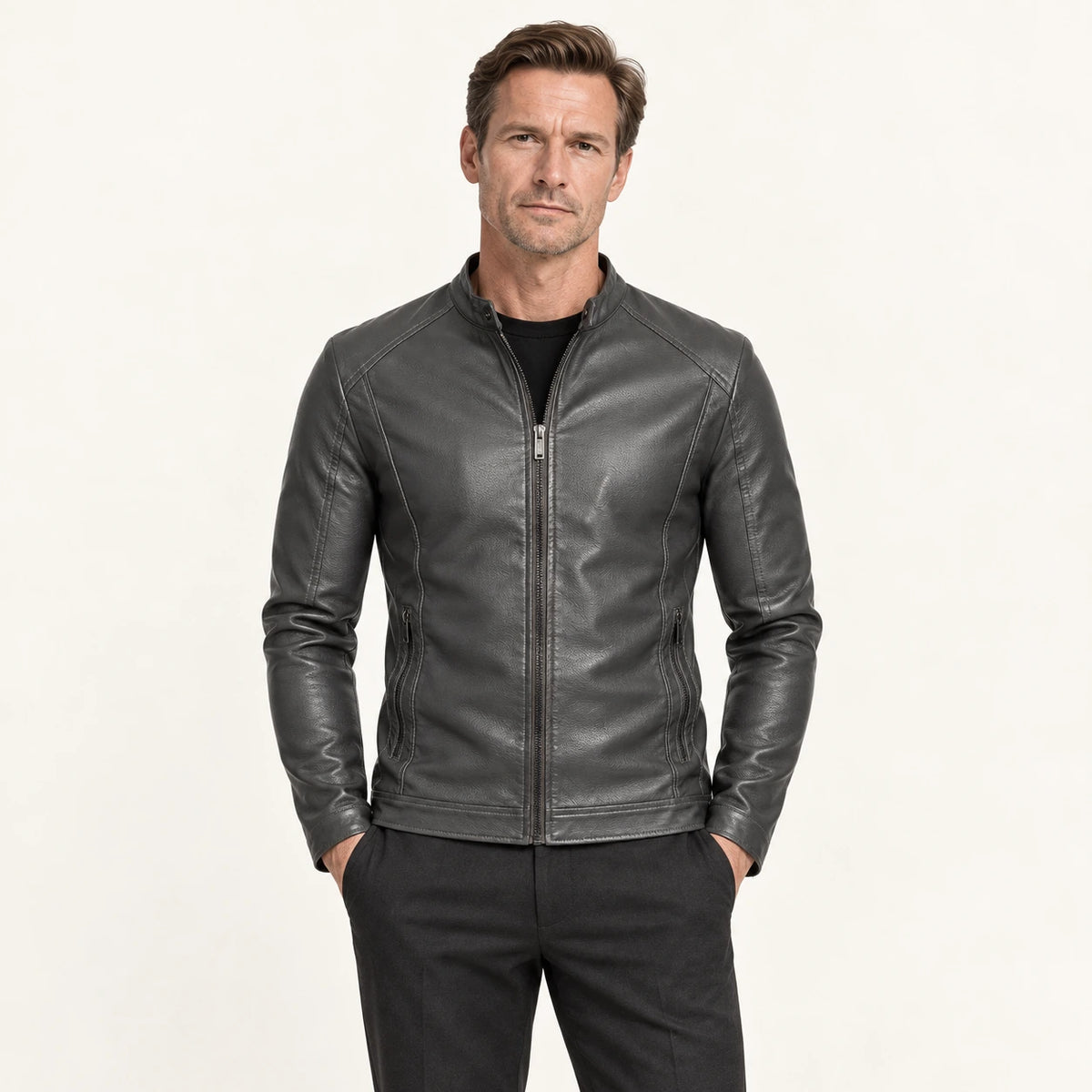 Veste en cuir Gris foncé, vue face dans le studio IVAREE