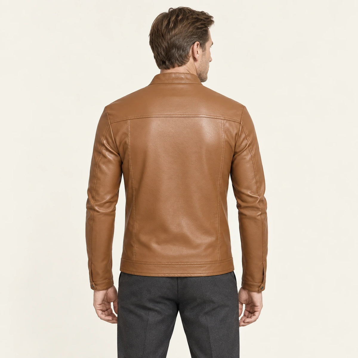 Veste en cuir Marron, vue dos dans le studio IVAREE