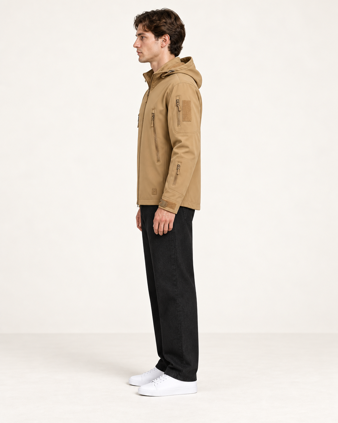 Veste imperméable à capuche et poches zippées kaki, vue profil, studio IVAREE
