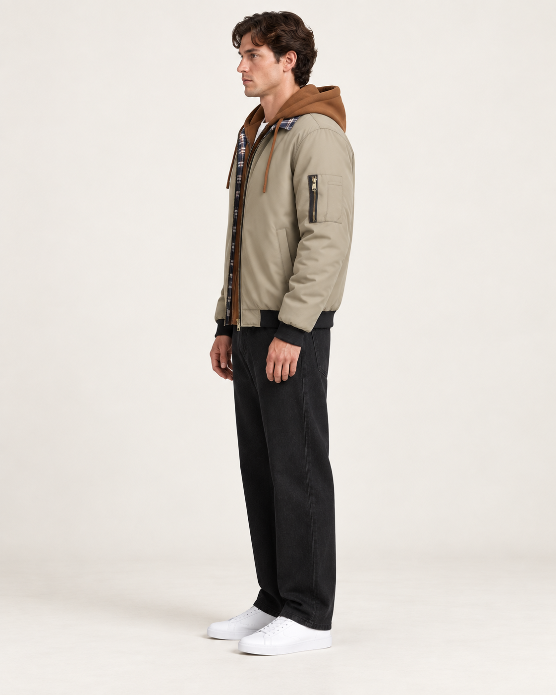 Veste matelassée à capuche kaki, vue profil, studio IVAREE