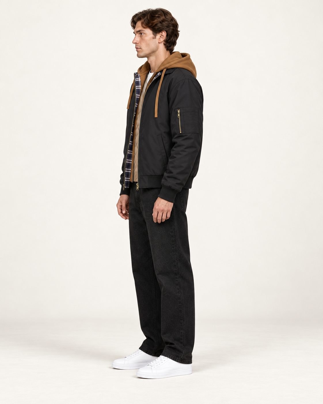 Veste matelassée à capuche noir, vue profil, studio IVAREE
